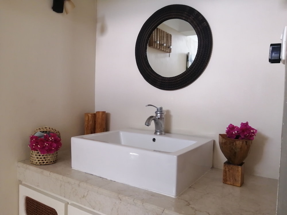 Romantic Room, Private Bathroom, Sea View photo 3