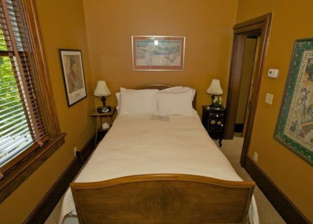 Room (Amber's) photo 1