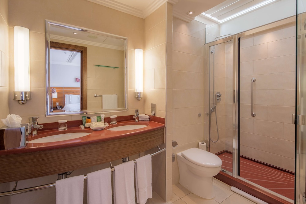 Executive Terrace Suite, 1 King Bed, Terrace, City View thumbnail 5