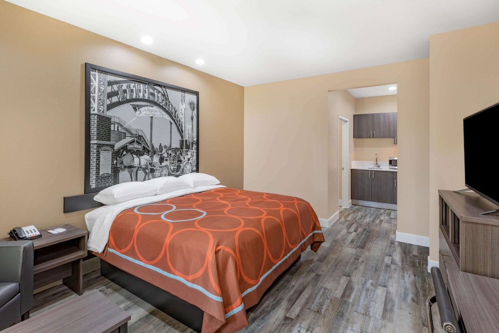 Room, 1 King Bed, Non Smoking (Efficiency) - Photo 1