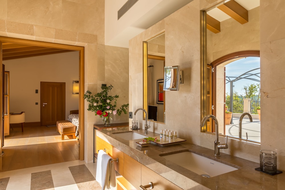 Terrace Demi Suite