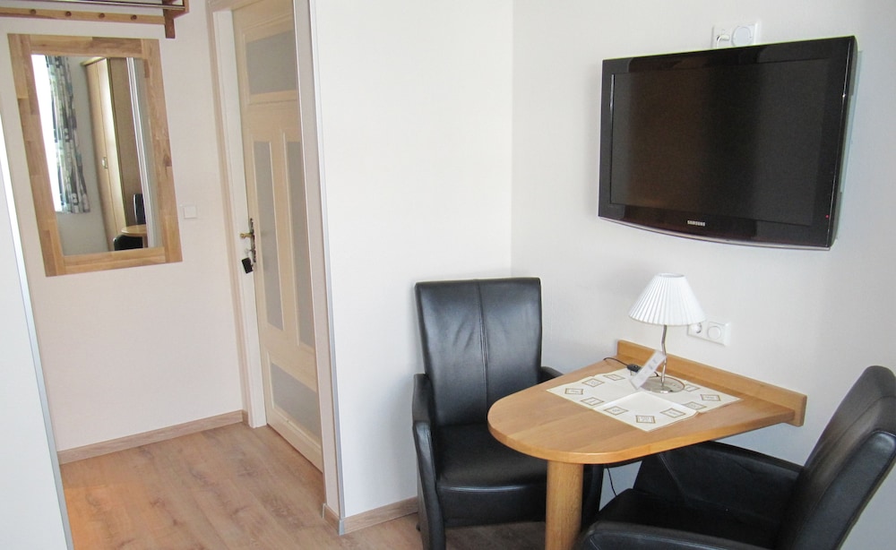 Economy Room, Non Smoking, Garden View photo 2