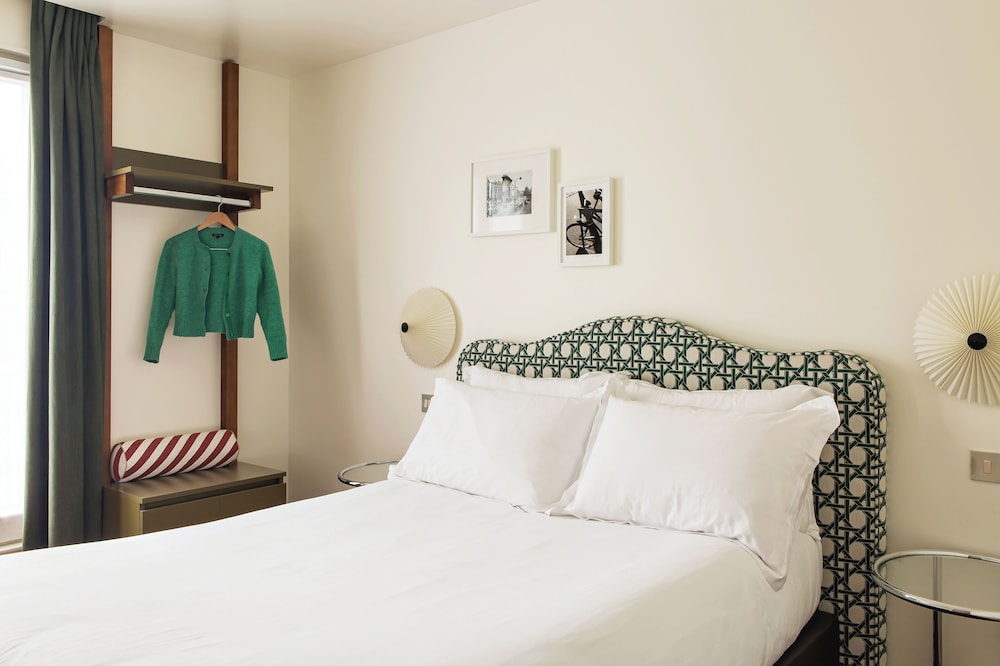 Double Room (Sacre Coeur view)
