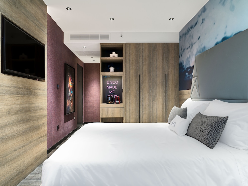 Space Executive Room, Business Lounge Access