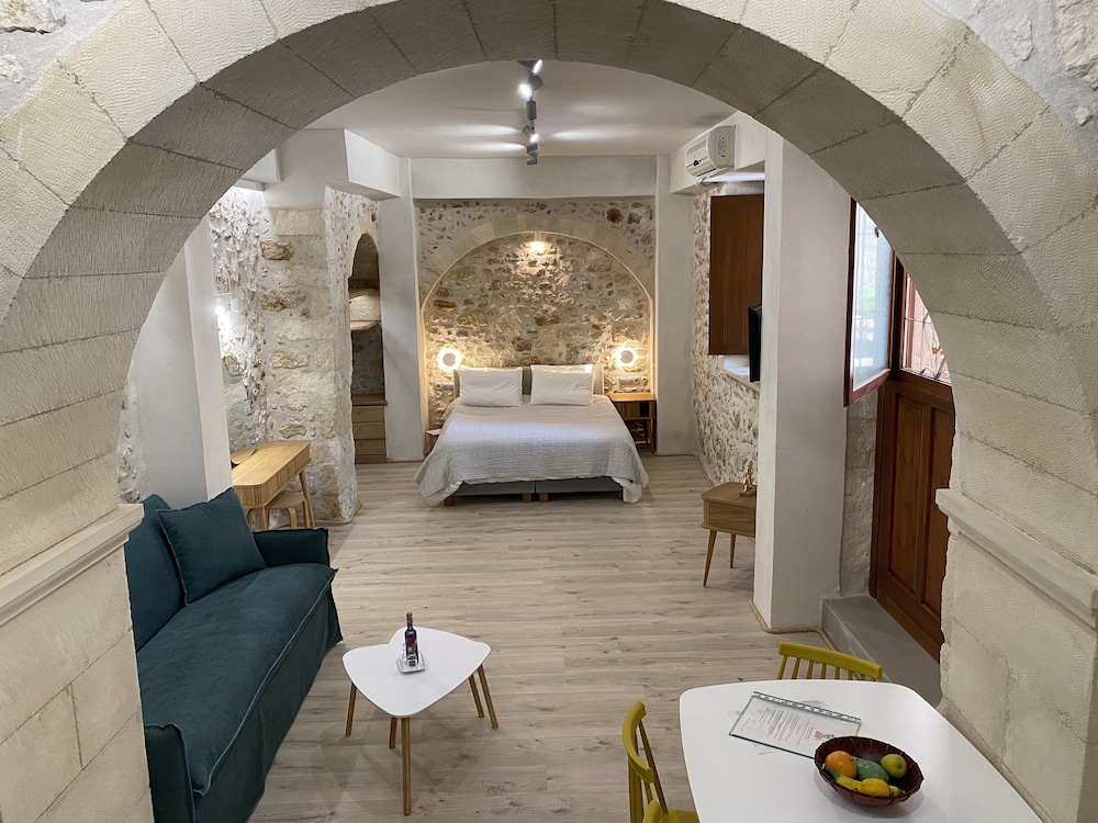 Studio Suite, Terrace, Garden View