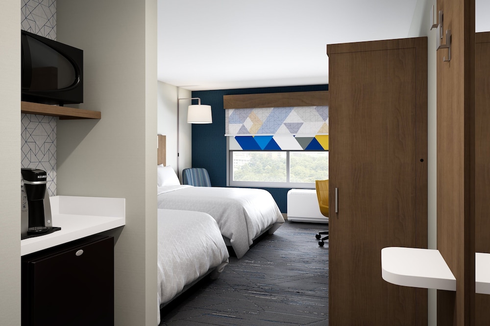 Standard Suite, 2 Queen Beds photo 3
