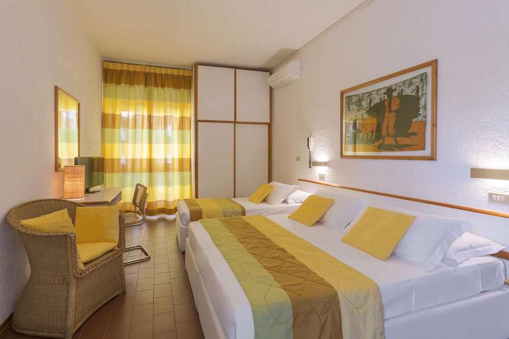 Standard Room, Multiple Beds, Non Smoking, Sea View photo 1