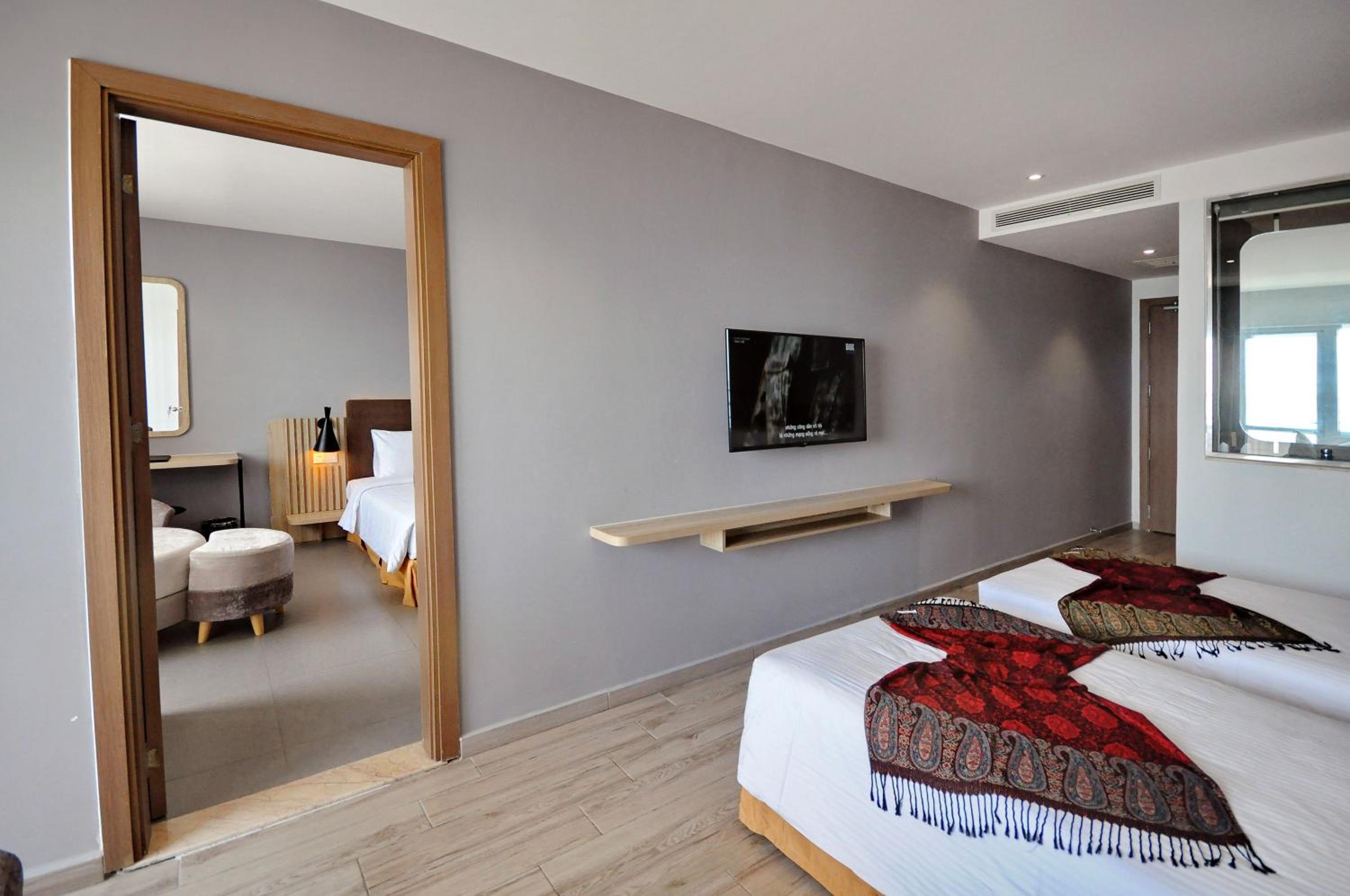 Family Room with Sea View - Photo 11