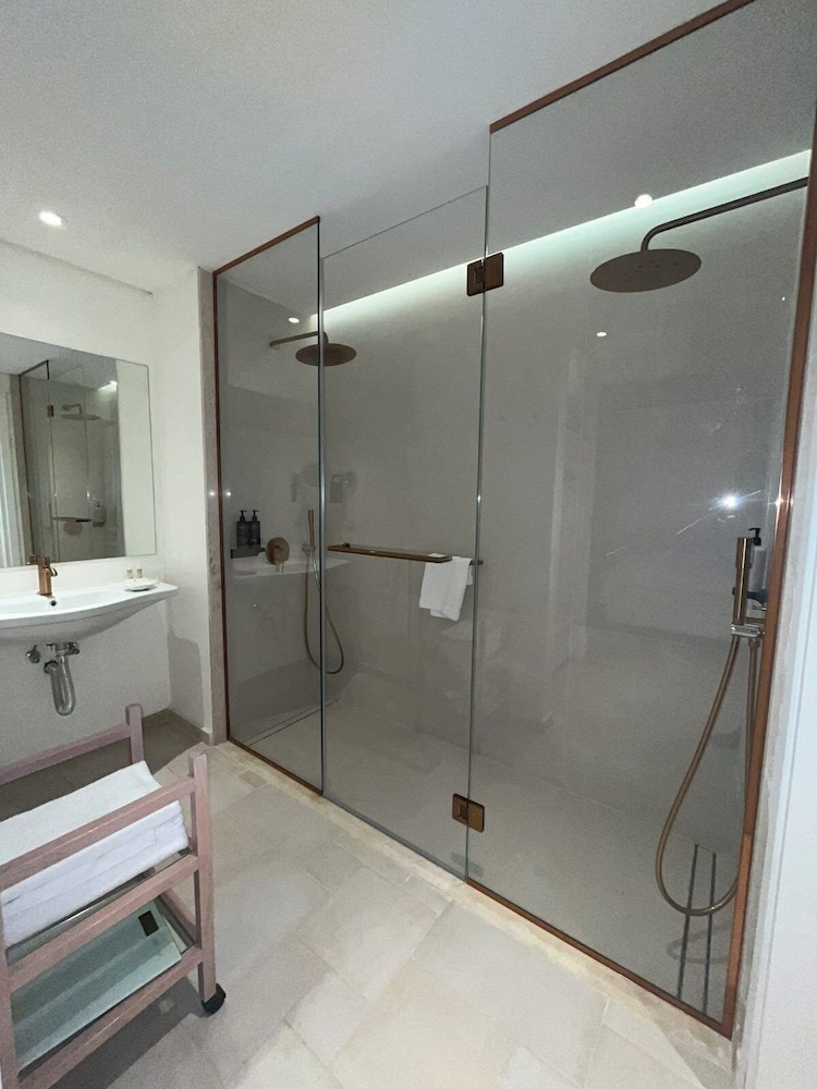 Deluxe Suite Main Building Sea View - Photo 2