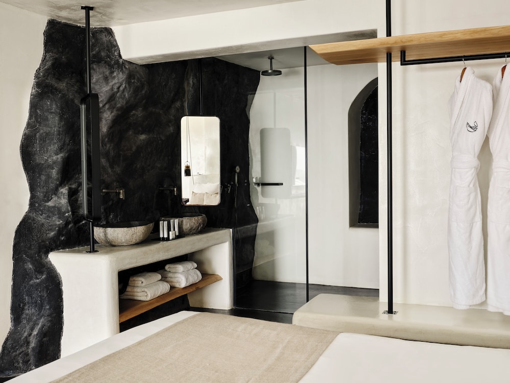 Superior Room with Caldera View & Outdoor Hot Tub - Photo 5