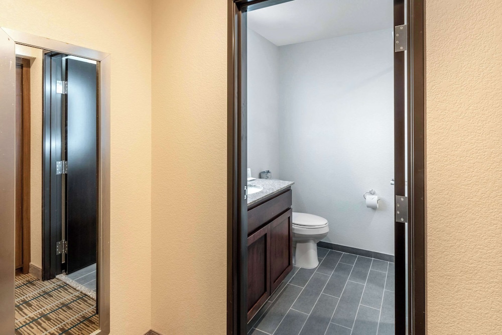 Suite, Multiple Beds, Non Smoking photo 3