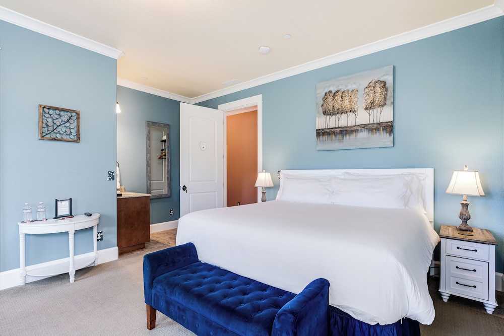 Romantic Room, 1 King Bed, Garden View
