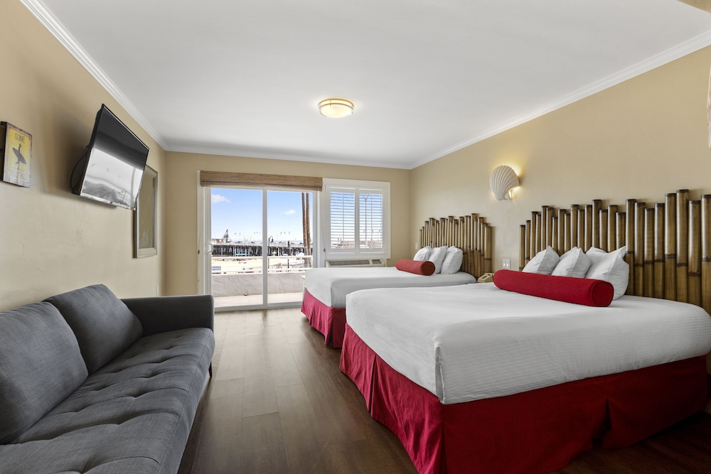 2 Queen Beds, Ocean View with Balcony & Kitchen - Photo 4