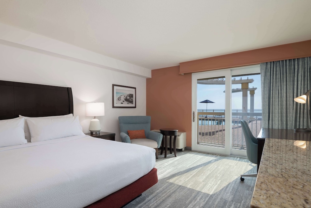 Room, 1 King Bed, Accessible, Pool View (Hearing)
