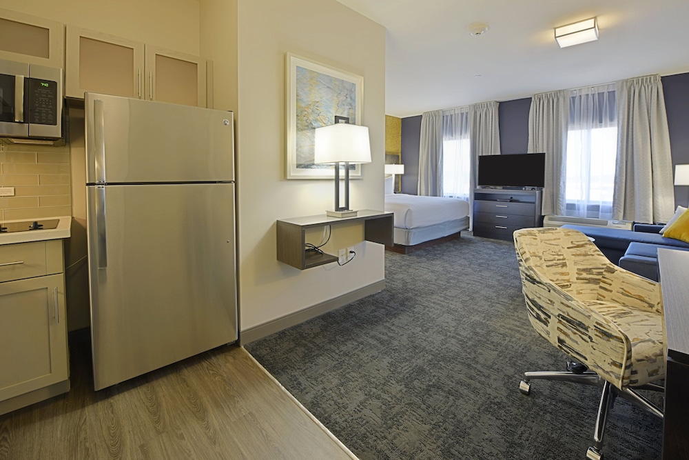 Studio Suite, 1 King Bed, Kitchen (With Shower)