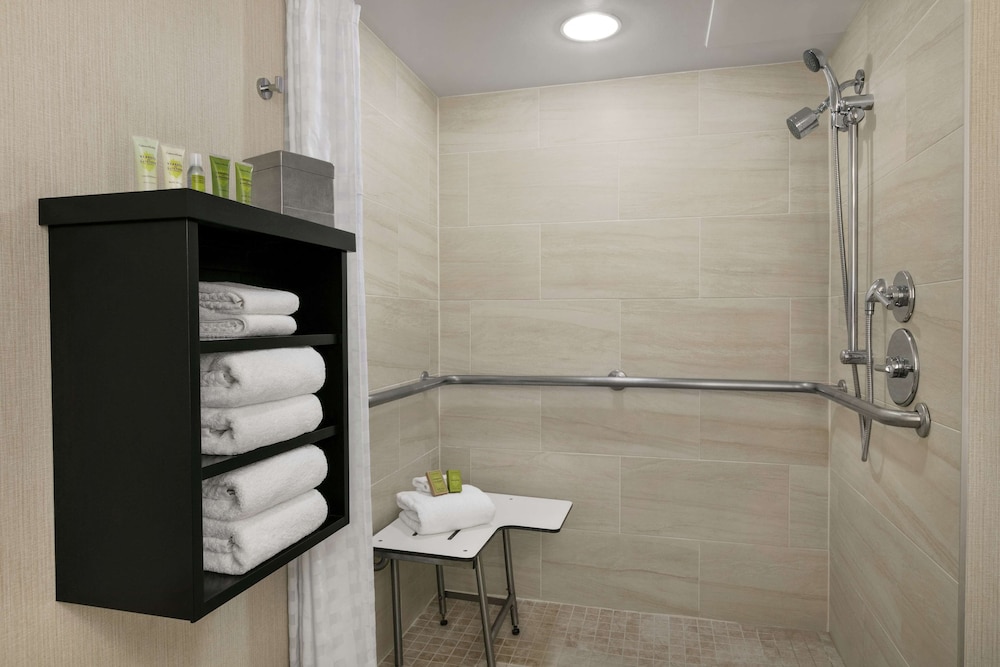 Room, 2 Queen Beds, Accessible (Mobility & Hearing, Roll-in Shower)