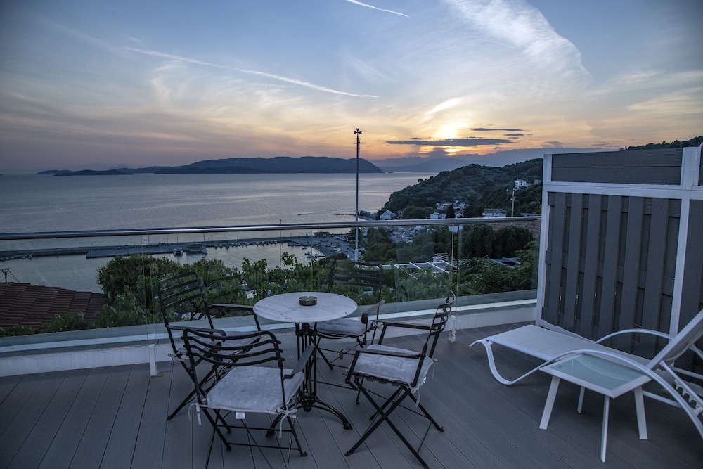 Family Apartment, 2 Bedrooms, Sea View photo 3