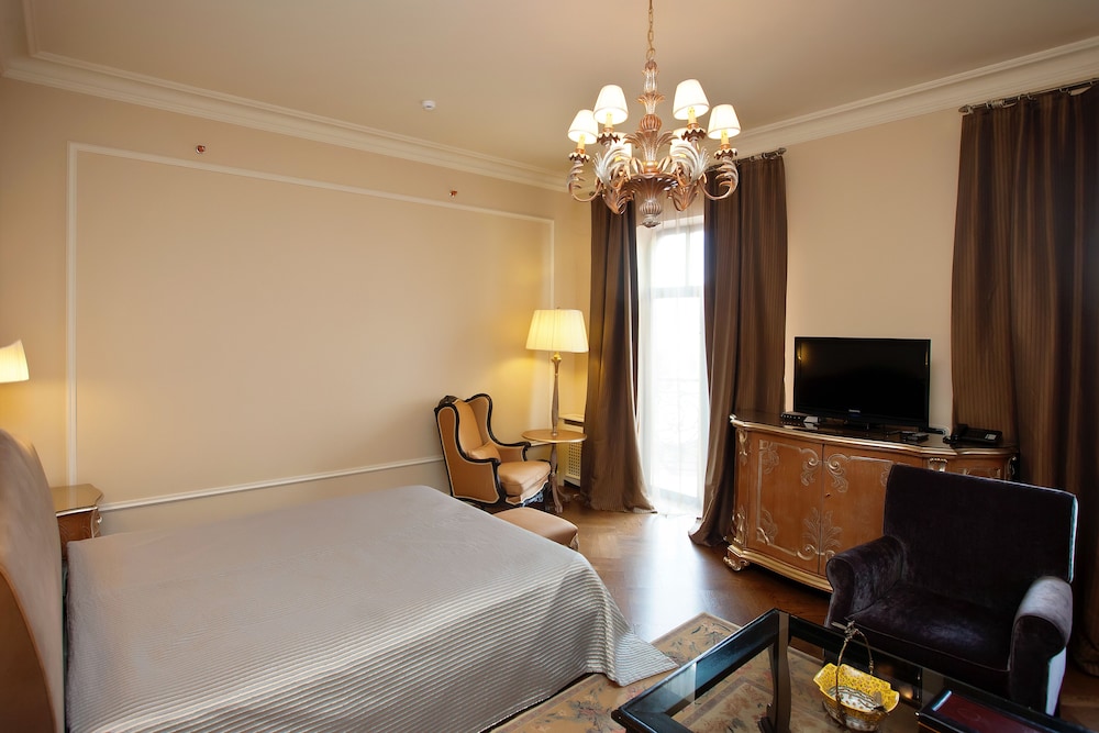 Deluxe Room, Balcony, City View photo 2