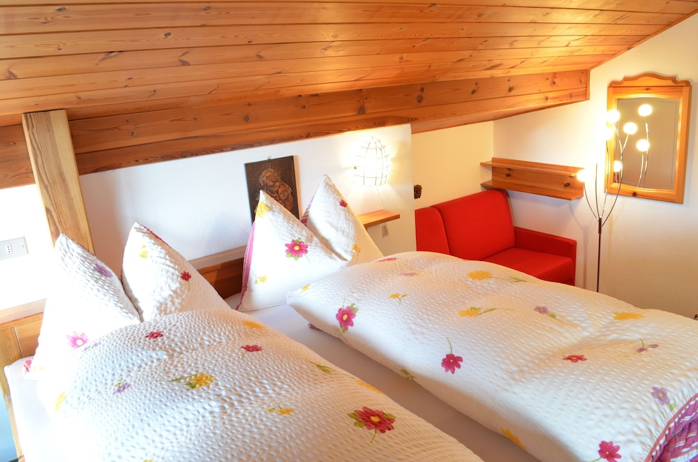 Basic Double Room, 1 Queen Bed
