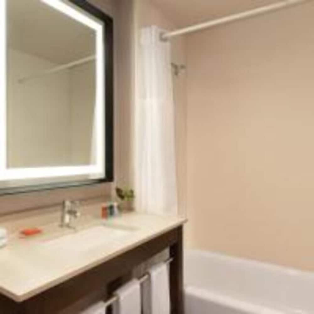 Suite, Multiple Beds, Non Smoking - Photo 4
