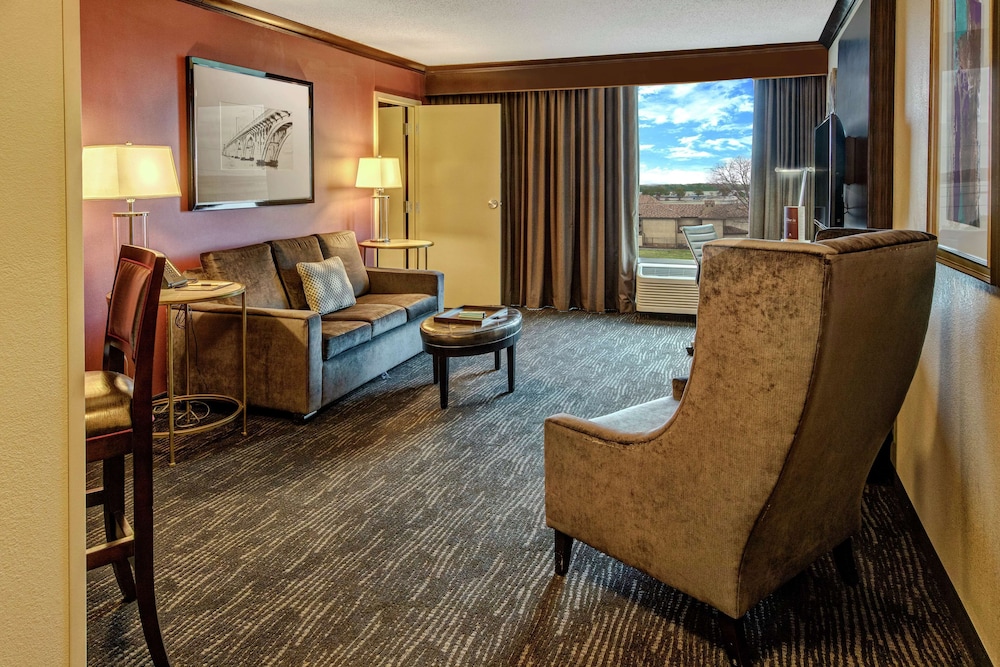 Suite, 1 King Bed, River View