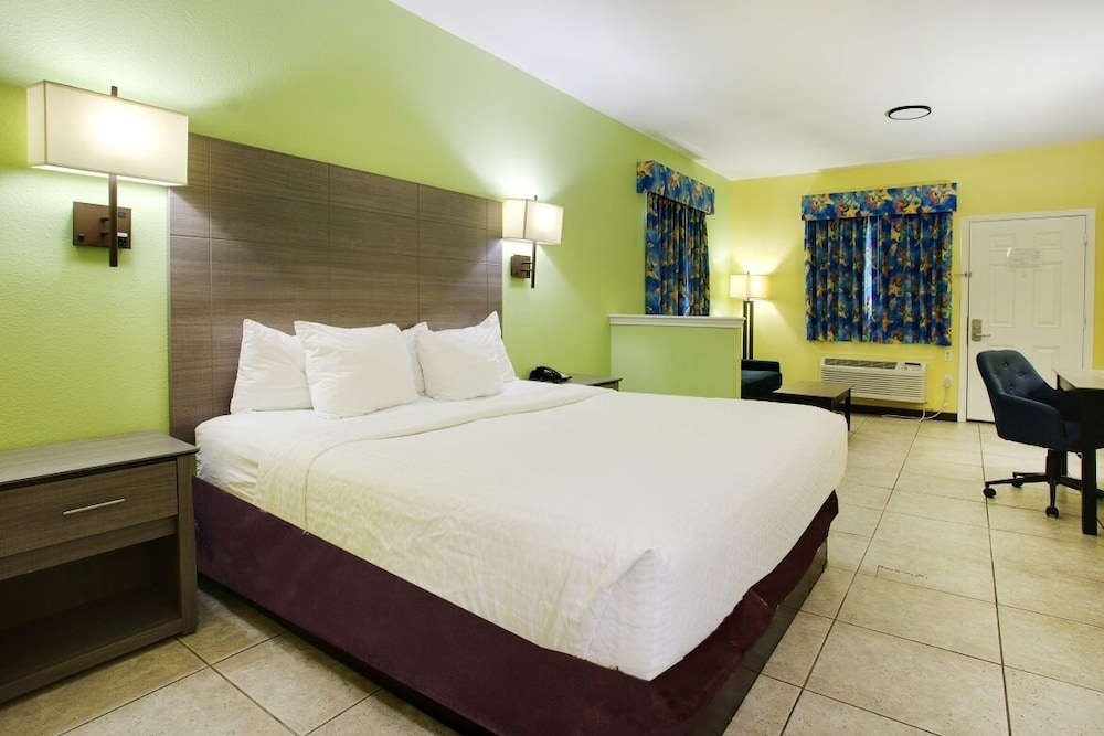 1 King Standard Suite, 2nd Floor photo 3