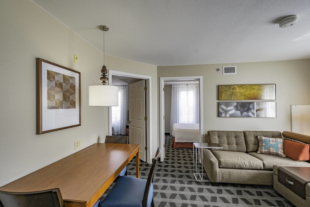 Suite, 2 Bedrooms - Photo 5