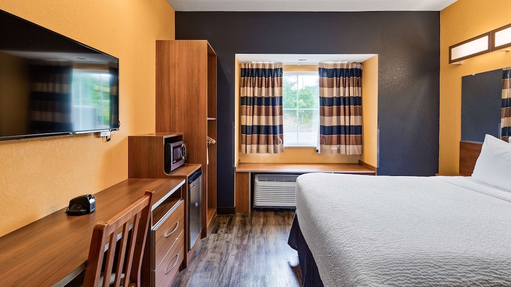 Standard Room, 1 Queen Bed, Accessible, Refrigerator & Microwave - Photo 3
