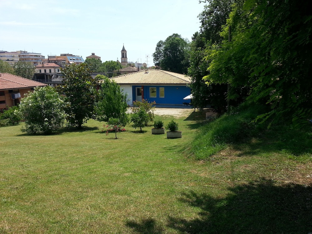 Camera 5 photo 2
