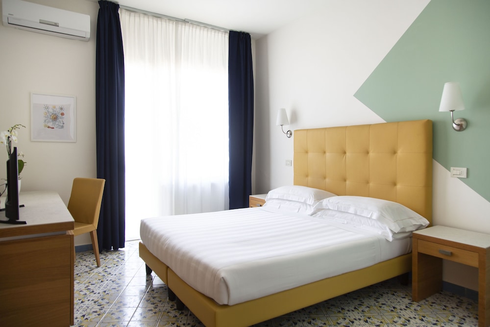 Superior Double or Twin Room, Sea Facing photo 3