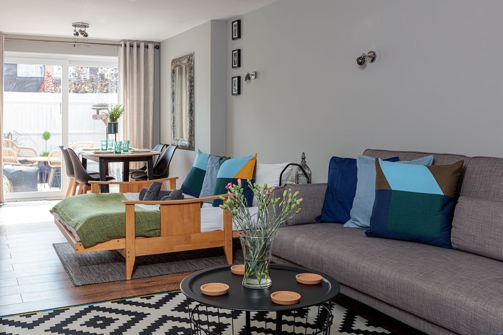 Apartment, Private Bathroom, Garden View (Laburnum By The Sea) photo 2