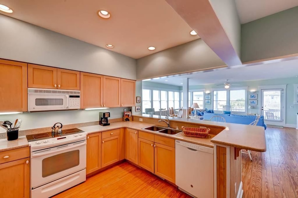 Family House, 3 Bedrooms, Ocean View, Sea Facing photo 2