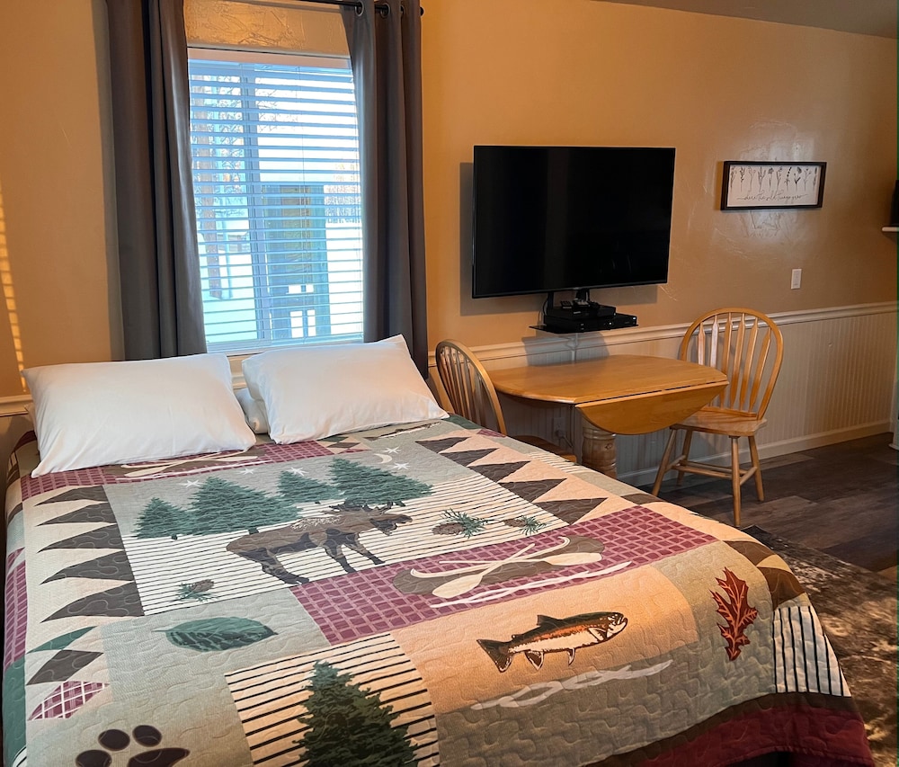 Traditional Cabin, 2 Queen Beds, Kitchenette