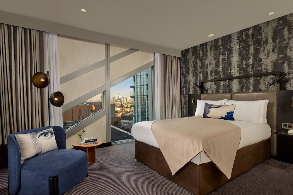 Room, 1 Queen Bed thumbnail 5
