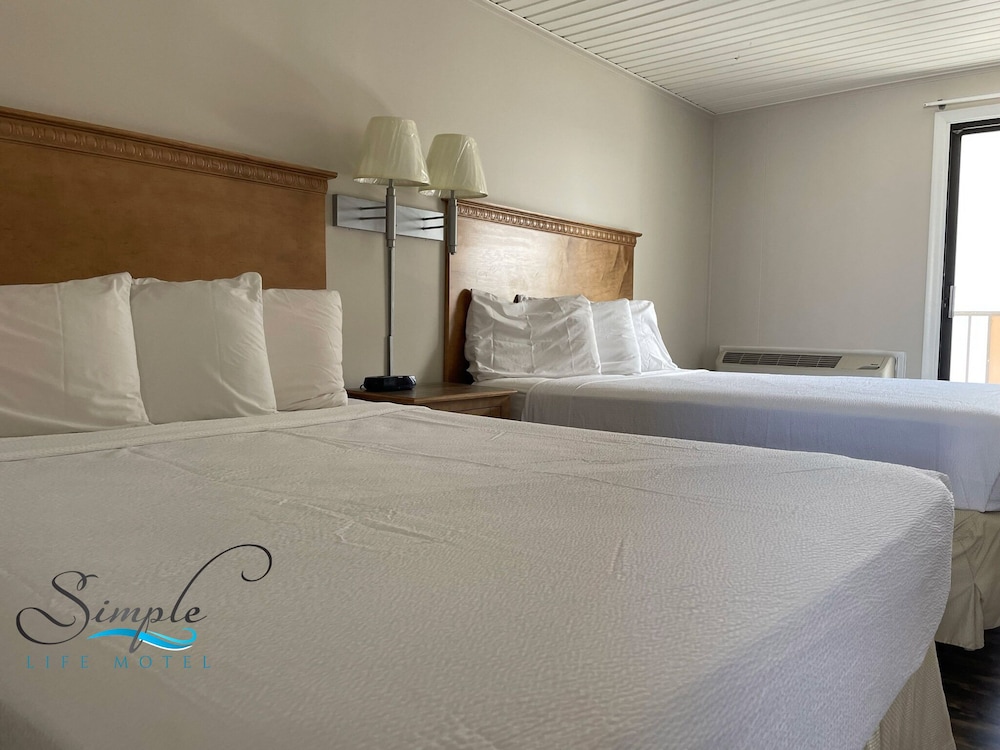 Family Double Room, 2 Queen Beds, Partial Ocean View photo 3