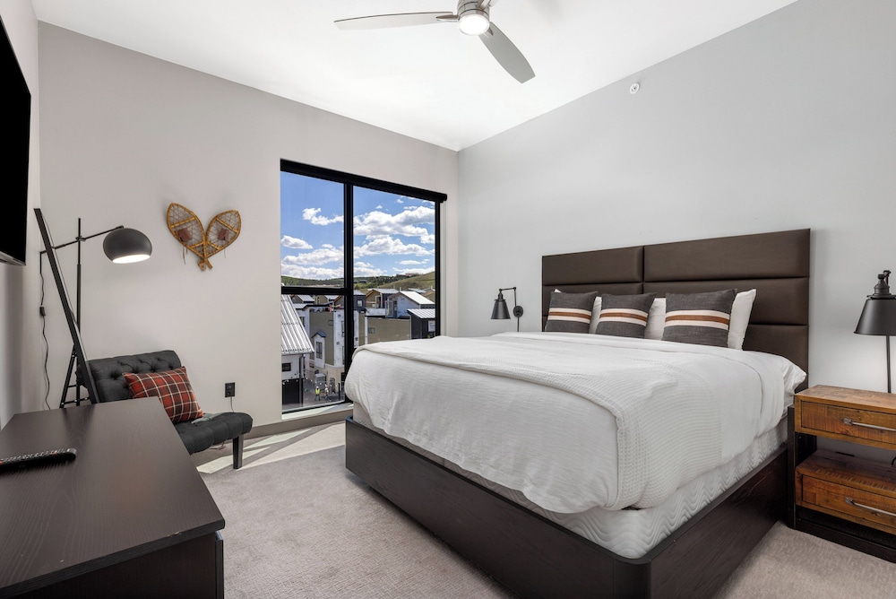 Suite, 2 Bedrooms, Mobility Accessible (Communications) - Photo 7