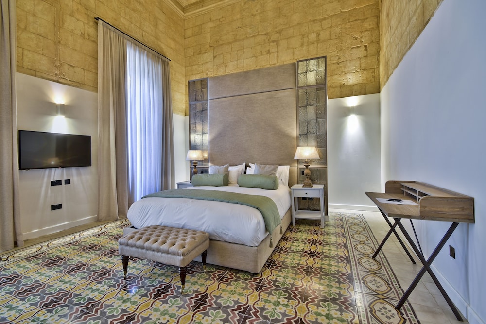 Grand Suite, 1 King Bed with Sofa bed photo 2