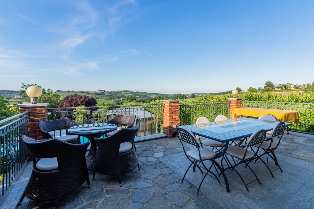 Antico Casale Vignale Stunning View and Pool, Billede 19