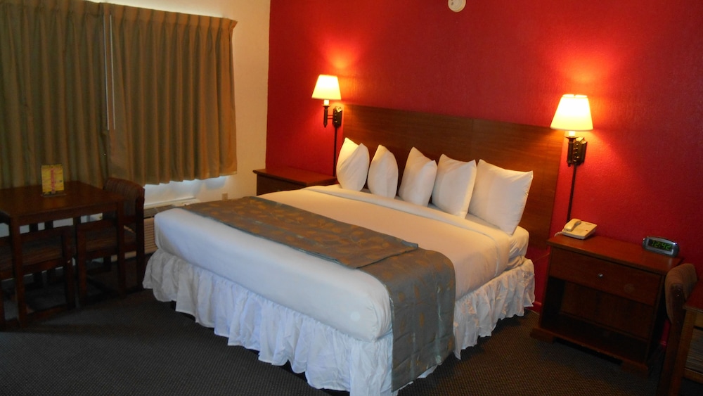 Room, 1 King Bed, Non Smoking - Photo 1
