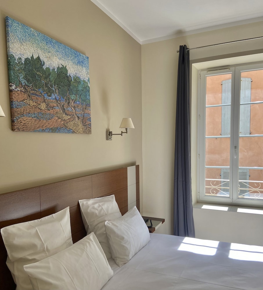 Deluxe Room - Photo 3