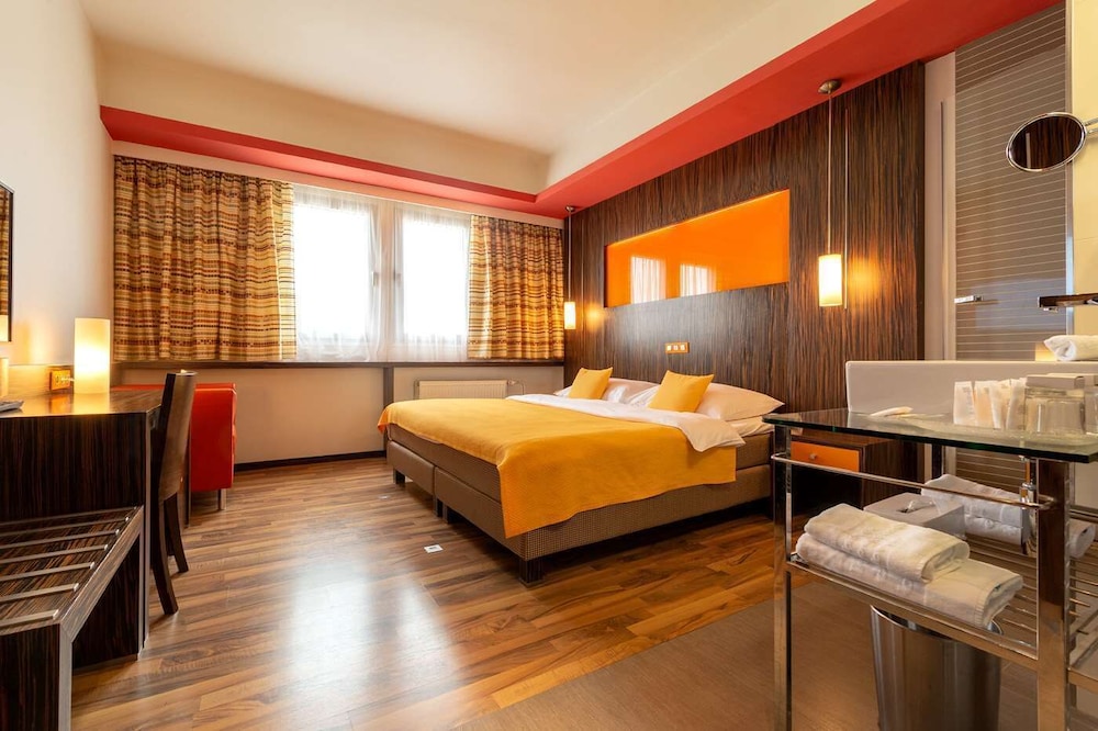 Design Double Room, City View (12th Floor) thumbnail 6