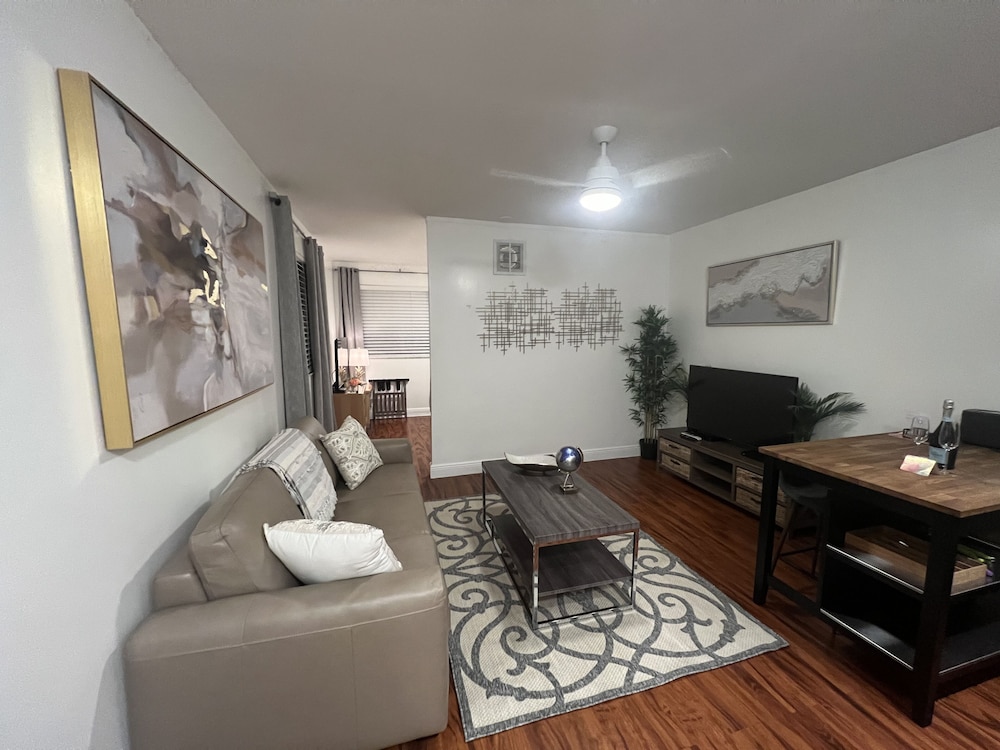 Standard Apartment, 1 Queen Bed with Sofa bed, Non Smoking (Suite Two)