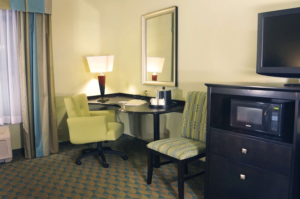 Room, 2 Queen Beds - Photo 3