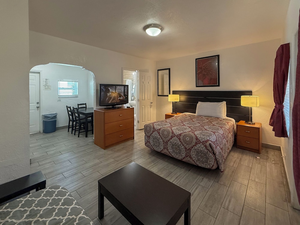 Standard Studio, 1 Queen Bed