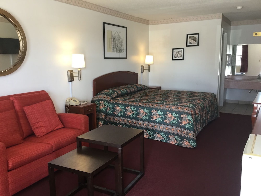 Deluxe Room, 1 King Bed, Smoking photo 1
