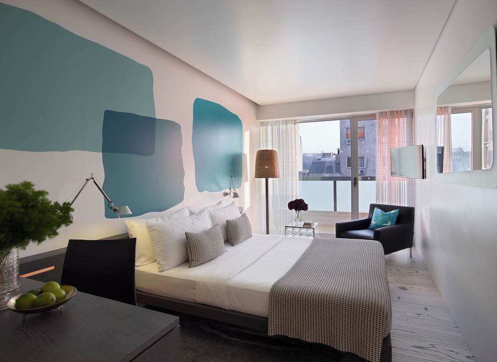 Superior Room, Balcony thumbnail 5