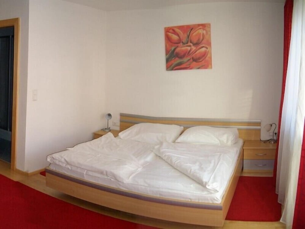 Economy Room, Mountain View (Top 2) photo 2