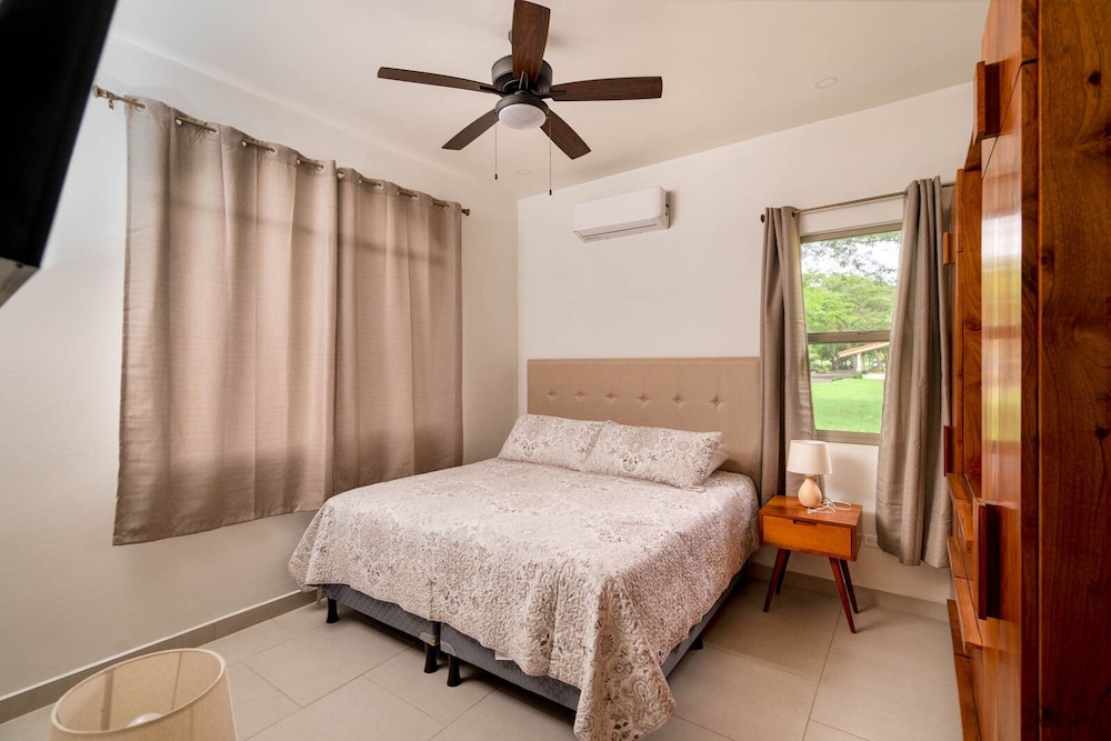 Deluxe House, 2 Bedrooms, Garden Area photo 3