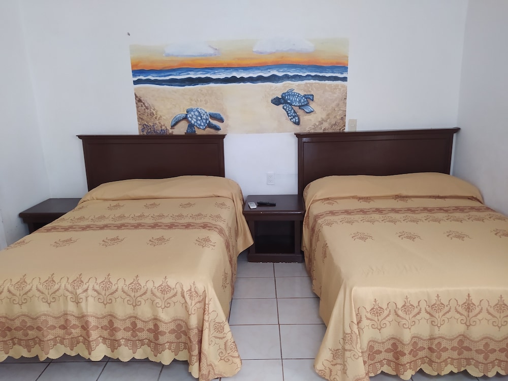 Classic Double Room, 2 Queen Beds, Non Smoking, Pool View photo 1