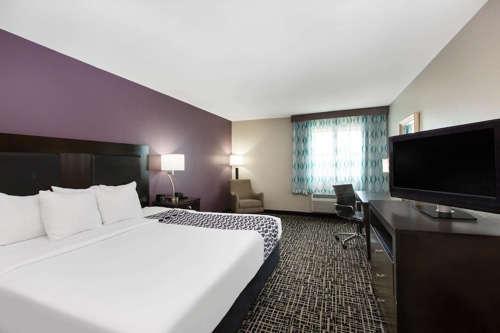 Deluxe Room, 1 King Bed, Non Smoking (Deluxe Executive Room) - Photo 3